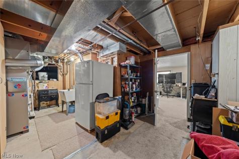 907 Lindy Lane Avenue SW North Canton OH 44720