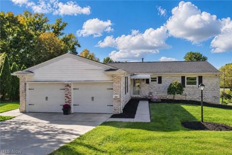 907 Lindy Lane Avenue SW North Canton OH 44720