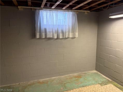 453 Kenyon Avenue Elyria OH 44035