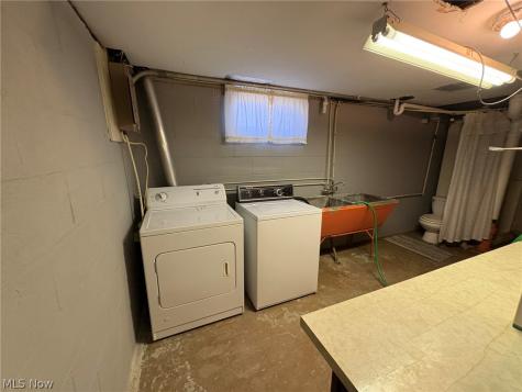 453 Kenyon Avenue Elyria OH 44035
