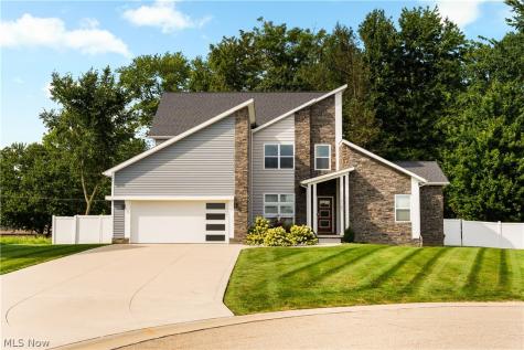 5585 Shadow Ridge Circle NW North Canton OH 44720