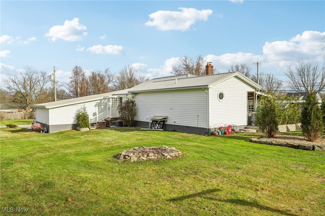 807 Fairfield School Road Columbiana OH 44408