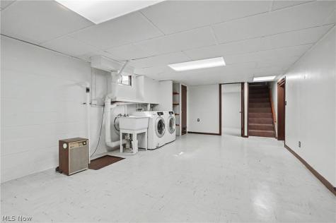 5035 New Road Youngstown OH 44515