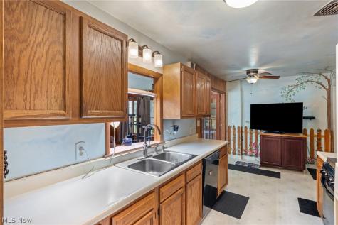 14421 Garden Street Burton OH 44021