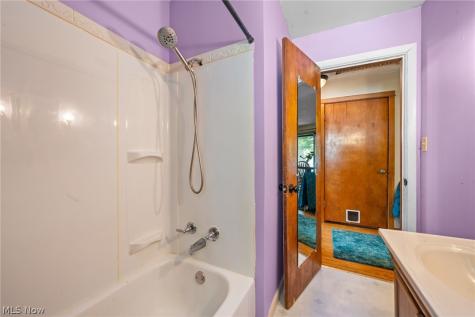 14421 Garden Street Burton OH 44021