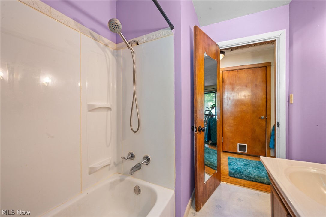 14421 Garden Street Burton OH 44021