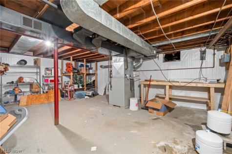 14421 Garden Street Burton OH 44021