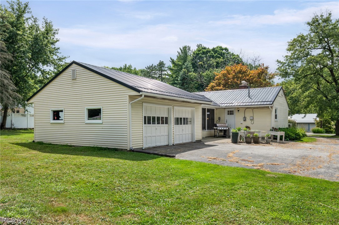 14421 Garden Street Burton OH 44021