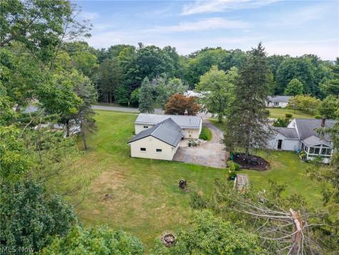 14421 Garden Street Burton OH 44021