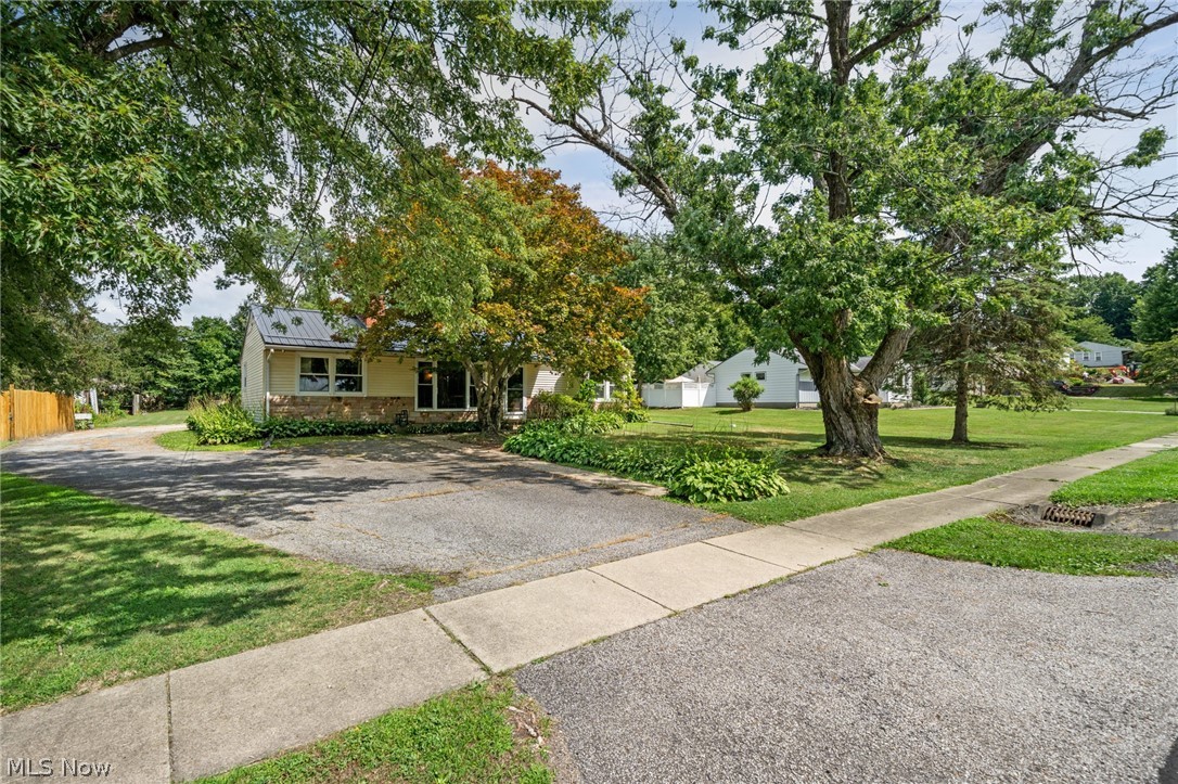 14421 Garden Street Burton OH 44021
