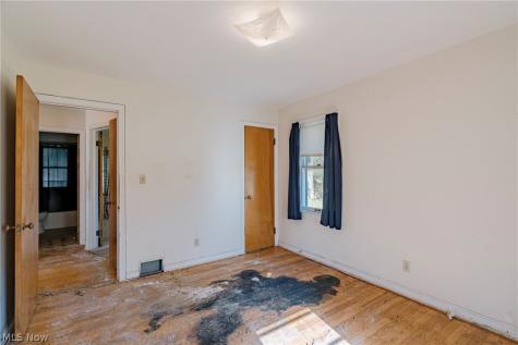 1004 Woodview Road Cleveland Heights OH 44121
