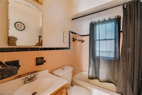 1004 Woodview Road Cleveland Heights OH 44121