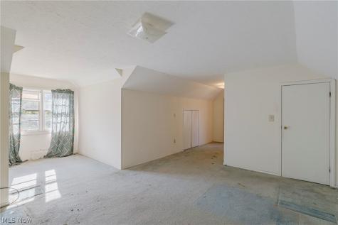 1004 Woodview Road Cleveland Heights OH 44121