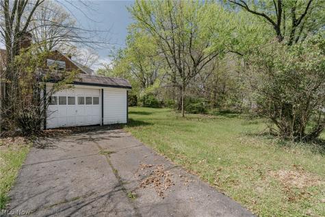 1004 Woodview Road Cleveland Heights OH 44121