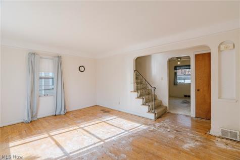 1004 Woodview Road Cleveland Heights OH 44121