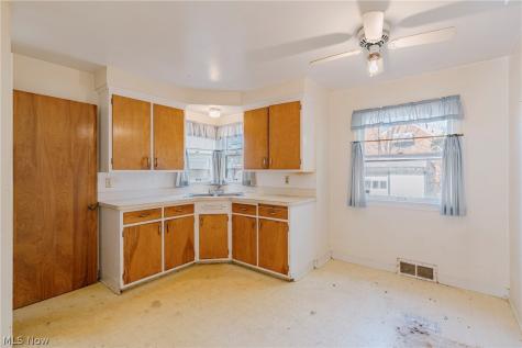 1004 Woodview Road Cleveland Heights OH 44121