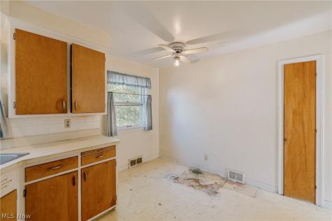 1004 Woodview Road Cleveland Heights OH 44121