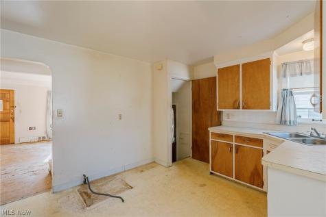 1004 Woodview Road Cleveland Heights OH 44121