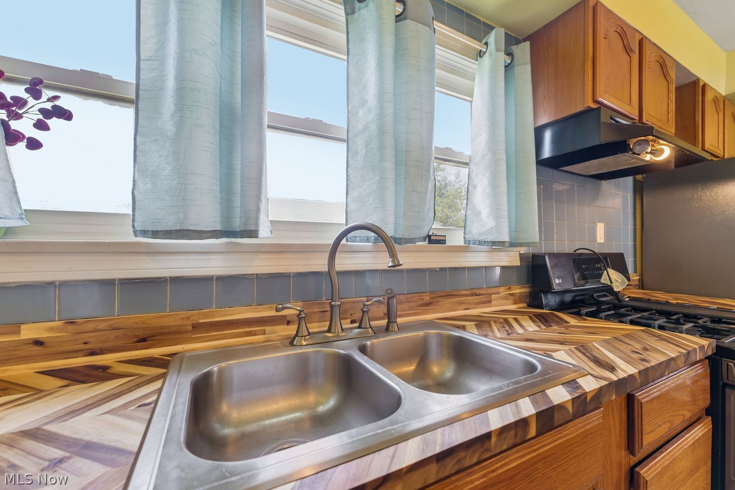 590 Bell Avenue Elyria OH 44035