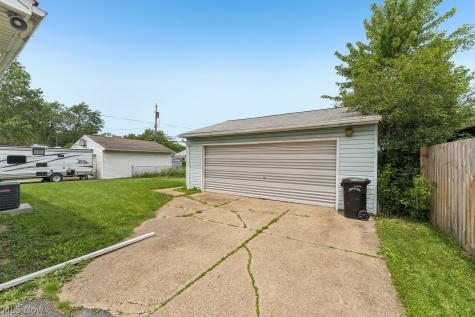 590 Bell Avenue Elyria OH 44035