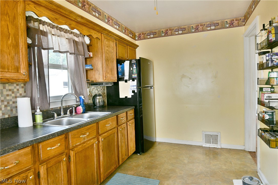 955 Glenwood Street NE Warren OH 44483