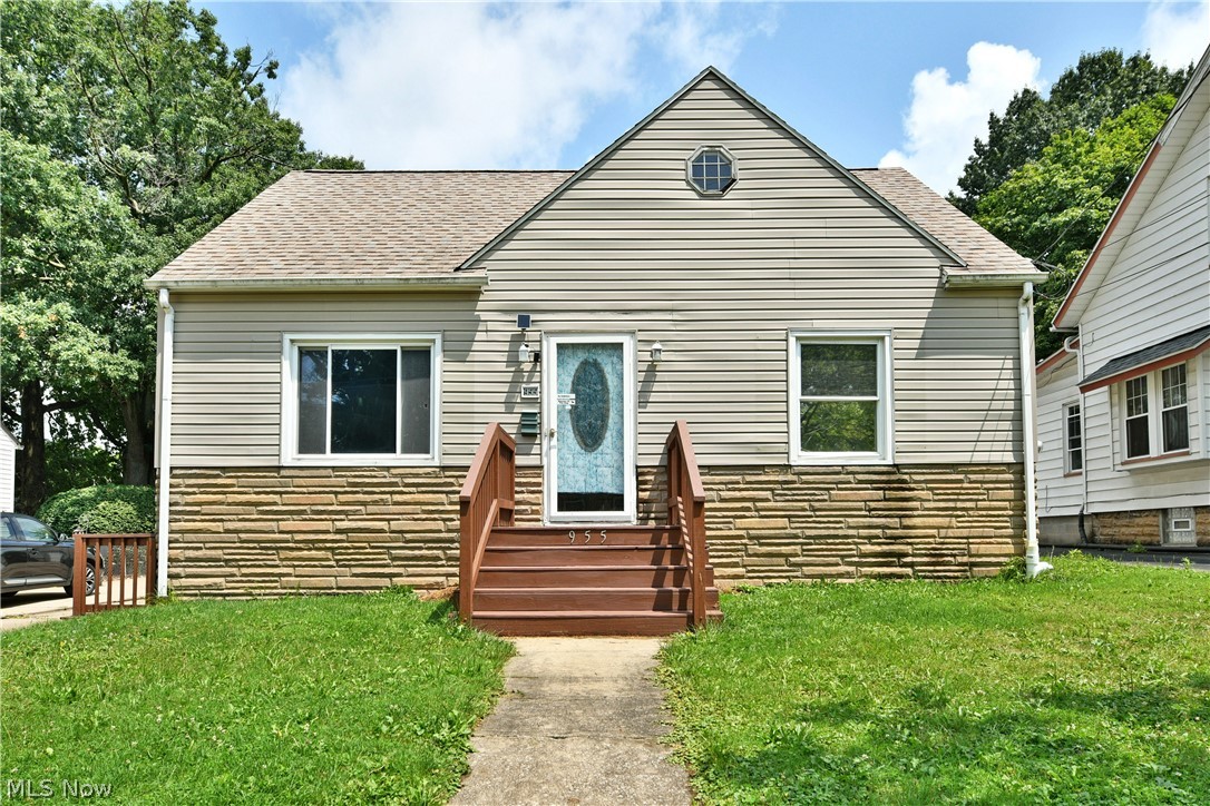 955 Glenwood Street NE Warren OH 44483
