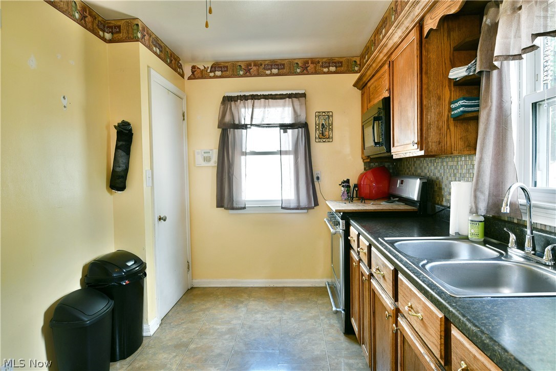 955 Glenwood Street NE Warren OH 44483
