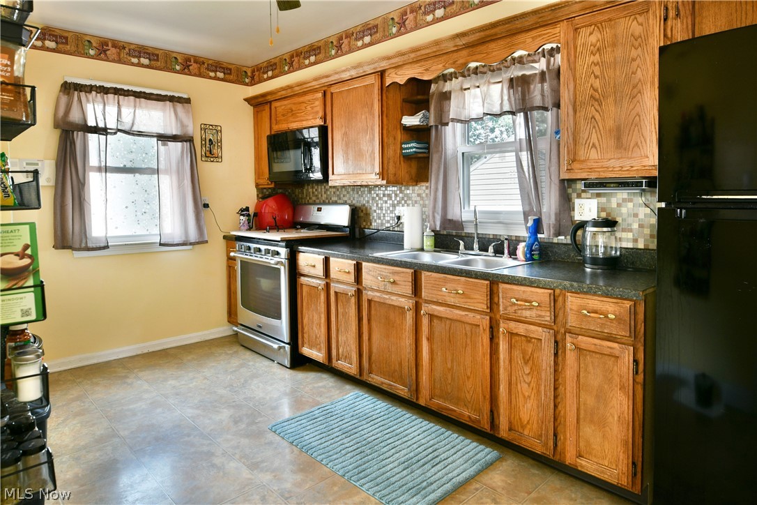 955 Glenwood Street NE Warren OH 44483