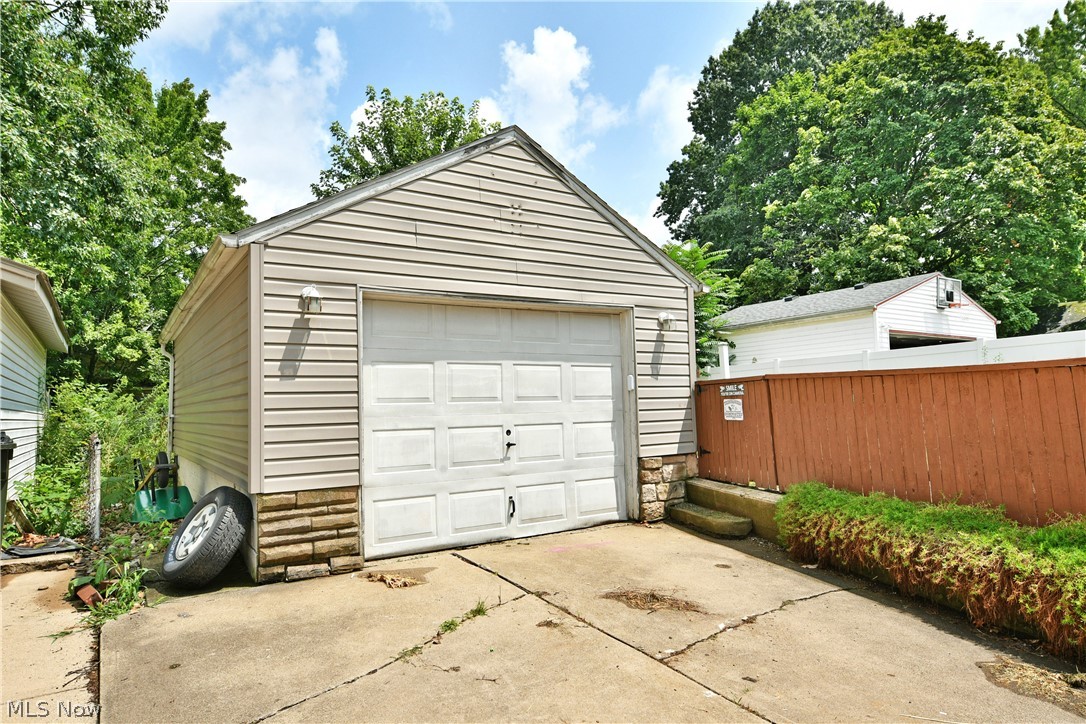 955 Glenwood Street NE Warren OH 44483