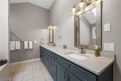 5045 Crofton Avenue Solon OH 44139