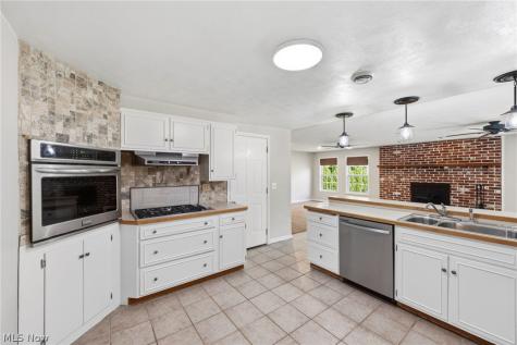 4845 Redwood Drive Sheffield Lake OH 44054