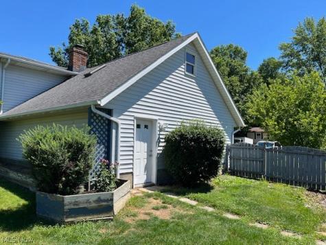 5523 Brewton Avenue NW Canal Fulton OH 44614