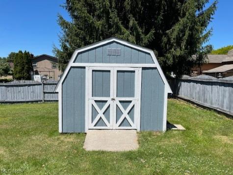 5523 Brewton Avenue NW Canal Fulton OH 44614