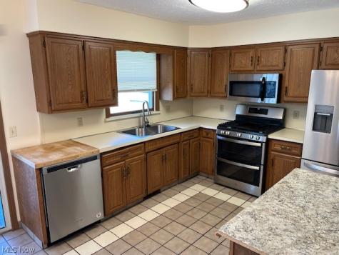 5523 Brewton Avenue NW Canal Fulton OH 44614