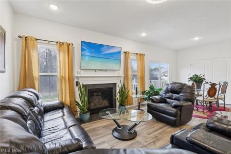 110 Harvest Way Elyria OH 44035