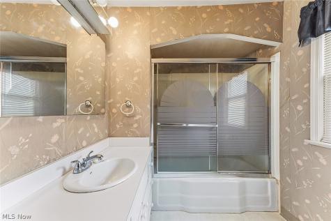 7506 Briarcliff Parkway Middleburg Heights OH 44130