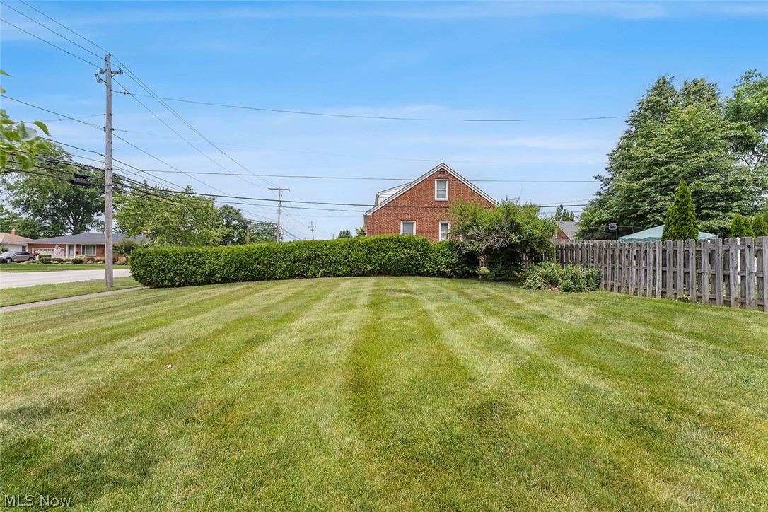 7506 Briarcliff Parkway Middleburg Heights OH 44130