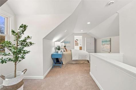 1516 Sunview Road Lyndhurst OH 44124