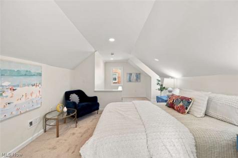 1516 Sunview Road Lyndhurst OH 44124