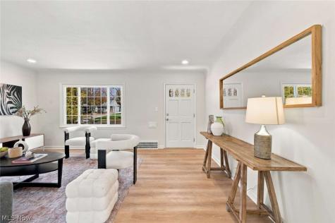 1516 Sunview Road Lyndhurst OH 44124