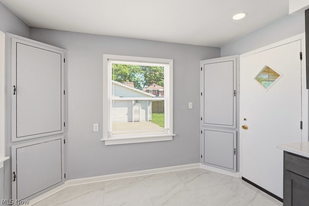 15705 Throckley Avenue Cleveland OH 44128