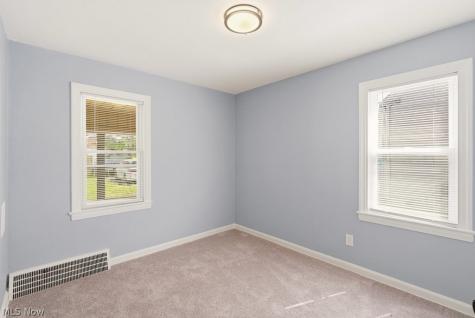 15705 Throckley Avenue Cleveland OH 44128