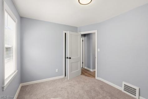 15705 Throckley Avenue Cleveland OH 44128