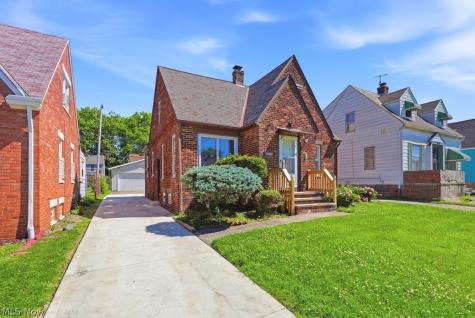 15705 Throckley Avenue Cleveland OH 44128