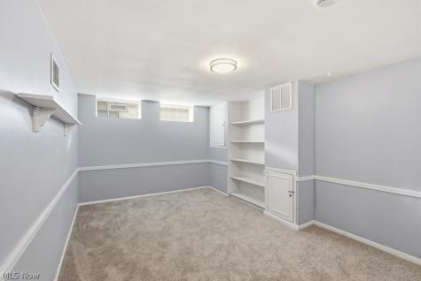 15705 Throckley Avenue Cleveland OH 44128