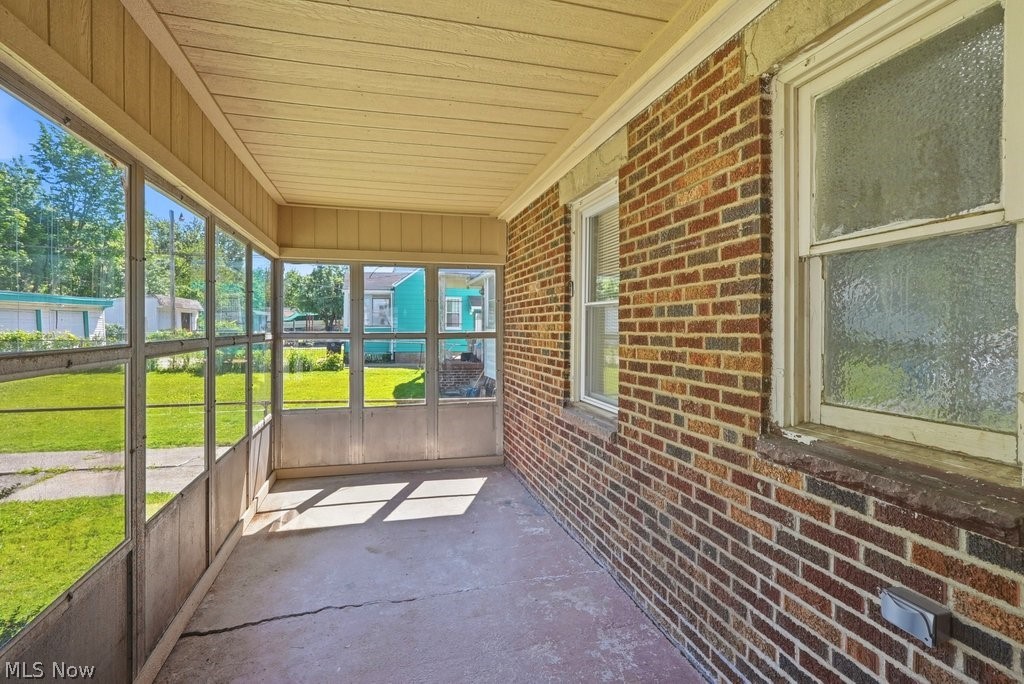 15705 Throckley Avenue Cleveland OH 44128