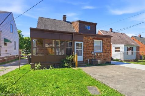 15705 Throckley Avenue Cleveland OH 44128