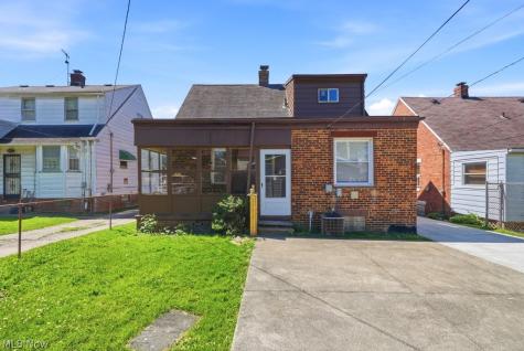 15705 Throckley Avenue Cleveland OH 44128