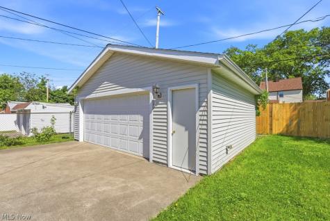 15705 Throckley Avenue Cleveland OH 44128