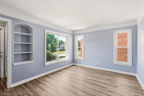 15705 Throckley Avenue Cleveland OH 44128